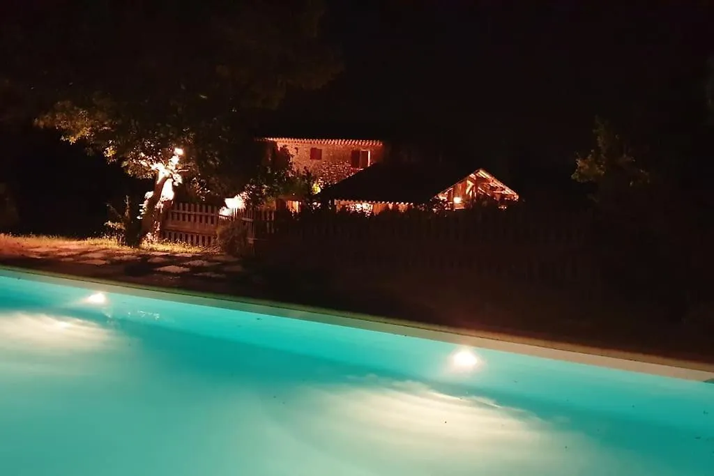 Holiday home Maison De Caractere Dans Luberon Avec Piscine Saignon