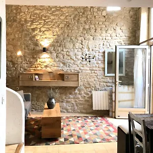 Apartment 57 A, Saignon